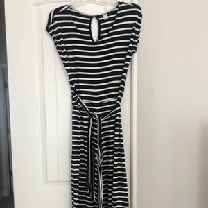 Black and white Old Navy Jumpsuit with tie belt XS